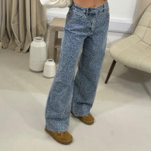 Load image into Gallery viewer, WASHED LEOPARD STRETCH JEANS