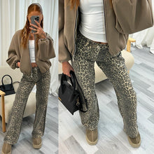Load image into Gallery viewer, LEOPARD PRINT STRETCH JEANS