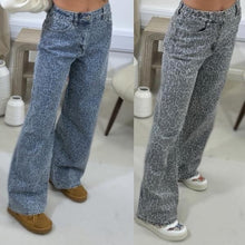 Load image into Gallery viewer, WASHED LEOPARD STRETCH JEANS
